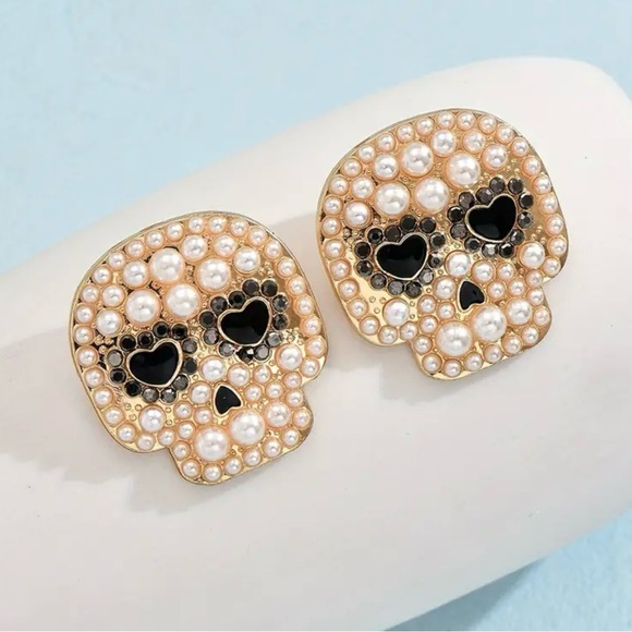 Jewelry - NWT Skull Stud Earrings